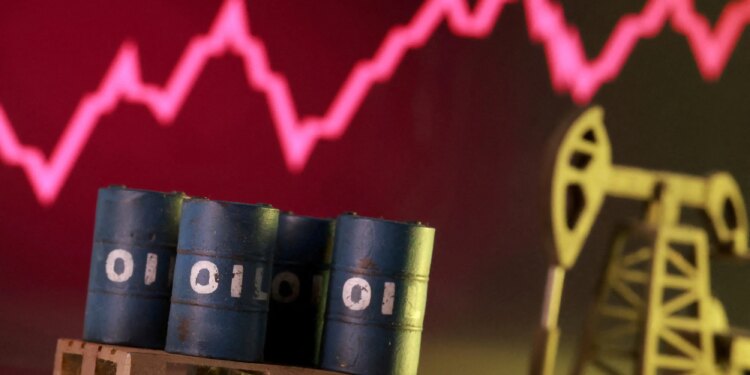 Petróleo fecha em alta modesta em meio a acordo preliminar de EUA-Irã