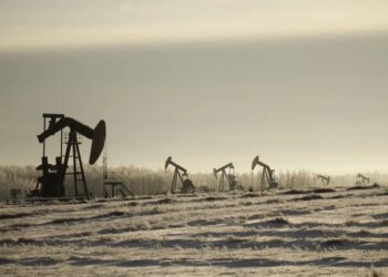 Petróleo fecha em queda com otimismo para acordo EUA-Irã; WTI fica abaixo dos US$ 90