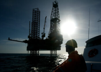 Petróleo sobe com sinais sobre negociações EUA e Irã