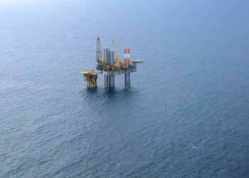 Consumo mundial de petróleo e gás pode precisar cair se guerra persistir, diz dirigente do Fed