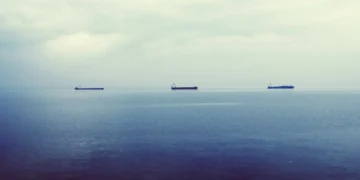 Petróleo fecha sem direção com escalada do conflito