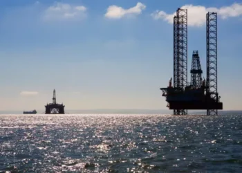 Petróleo fecha em alta e encerra ciclo de quedas da semana de olho no Oriente Médio