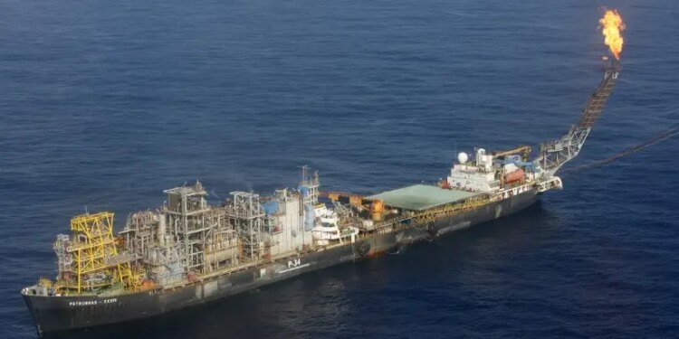 Campo de Búzios marca novo recorde de 1,2 milhão de barris/dia de petróleo
