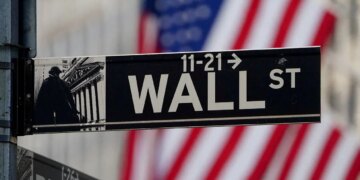 Futuros de NY sobem e petróleo cai 4% após anúncio de acordo de paz entre EUA e Irã