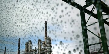 IEA vê chance de estoques de petróleo muito baixos antes do pico de demanda do verão