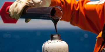 Preços do petróleo oscilam após adiamento de negociações entre EUA e Irã; Brent cai – Times Brasil
