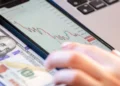 Conheça os fundos que mais lucraram com a volatilidade dos preços do petróleo em 2026 – Times Brasil