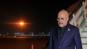 IRÃ SE DECLARA VENCEDOR DA GUERRA E ABRE O ESTREITO DE ORMUZ. O PETRÓLEO ESTÁ EM NOVA QUEDA NO MERCADO
