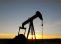 Petróleo fecha em alta após dilemas entre EUA e Irã e risco de interrupção na oferta global da commodity – Times Brasil