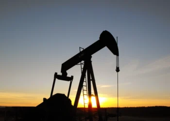 Petróleo fecha em alta após dilemas entre EUA e Irã e risco de interrupção na oferta global da commodity – Times Brasil
