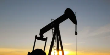 Petróleo fecha em alta após dilemas entre EUA e Irã e risco de interrupção na oferta global da commodity – Times Brasil
