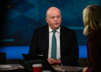 Não se empolgue demais com a moderação do preço do petróleo, alerta banco irlandês