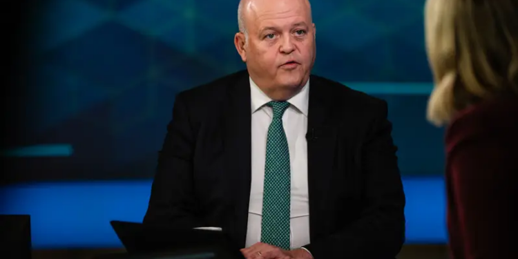 Não se empolgue demais com a moderação do preço do petróleo, alerta banco irlandês