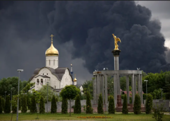 Ucrânia ataca refinaria de petróleo em Moscou e paralisa voos em ofensiva com drones