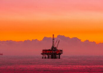 Petróleo dispara no mercado físico até US$ 110 com novas tensões no Oriente Médio