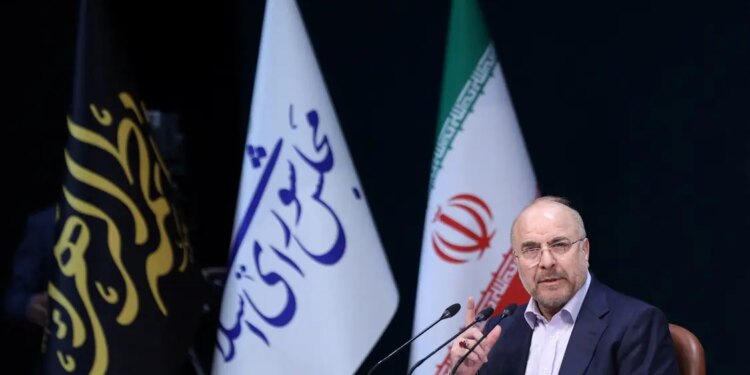 Ghalibaf ironiza EUA por ‘petróleo a preços exorbitantes’ após barril atingir US$ 100