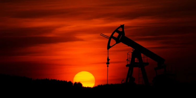 Petróleo dispara mais de 4% após bombardeio no Kuwait e crise no Estreito de Ormuz – Times Brasil