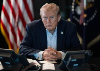 Petróleo sobe após Trump elevar o tom de vingança contra Irã