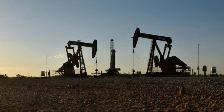 Petróleo cai mais de 1% mesmo com incertezas sobre acordo entre EUA e Irã no Catar