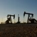 Petróleo cai mais de 1% mesmo com incertezas sobre acordo entre EUA e Irã no Catar