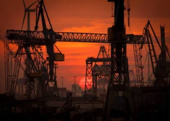 Petróleo sobe mais de 2% com tensões no Oriente Médio e perspectivas de pedágio em Ormuz elevando preocupações com o fornecimento – Times Brasil