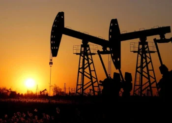 Feriado nos EUA reduz volatilidade no petróleo enquanto esforços para acordo seguem em andamento – Money Times