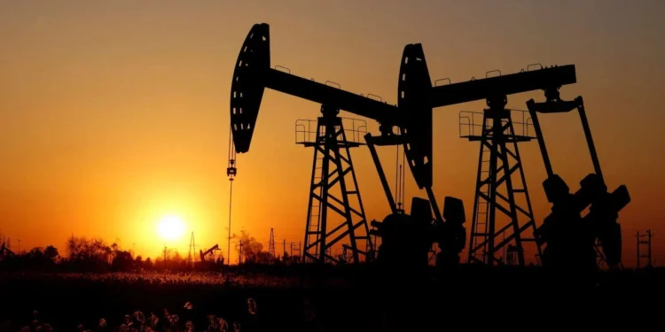 Feriado nos EUA reduz volatilidade no petróleo enquanto esforços para acordo seguem em andamento – Money Times