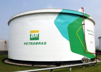 Petróleo perde força com possível trégua no Oriente Médio; o que muda para a Petrobras (PETR4)? – Money Times