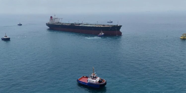 Petróleo Brent recua com avanço de acordo entre Irã e Omã sobre Estreito de Ormuz