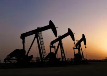 Petróleo fecha em alta com tensão geopolítica e mercado sem sinais de acordo entre EUA e Irã – Times Brasil