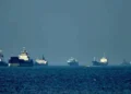 Petróleo cai e volta a operar abaixo de US$ 80