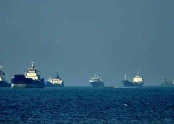 Petróleo cai e volta a operar abaixo de US$ 80