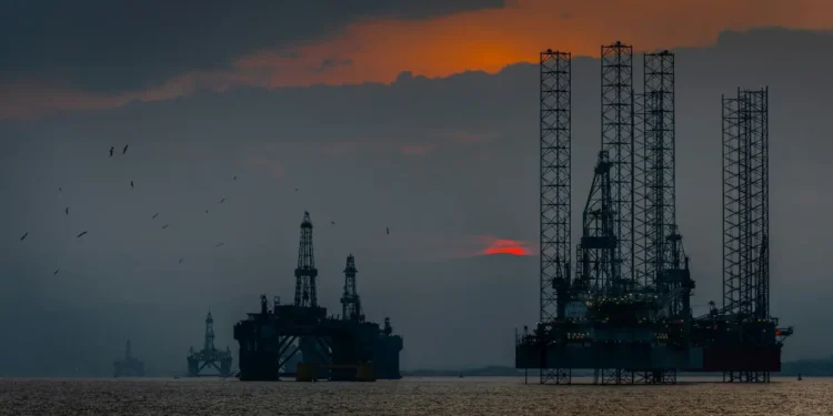 Nigéria oferece incentivos para desbloquear US$ 50 bi de investimentos em petróleo