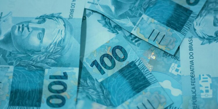 Taxas dos DIs caem em dia de recuo dos rendimentos dos Treasuries e do petróleo