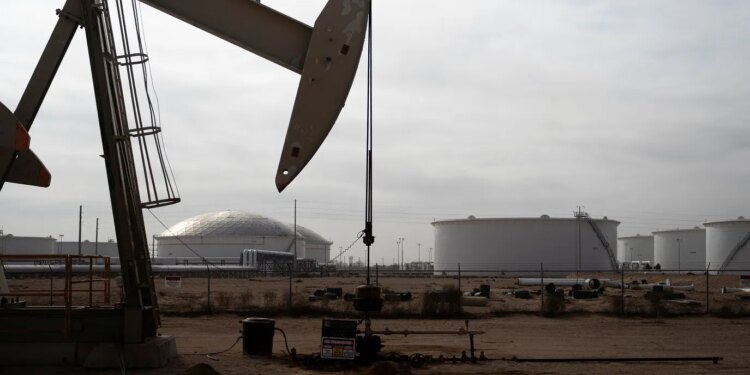 Estoques de petróleo nos EUA sobem 2,969 milhões de barris, revela DoE
