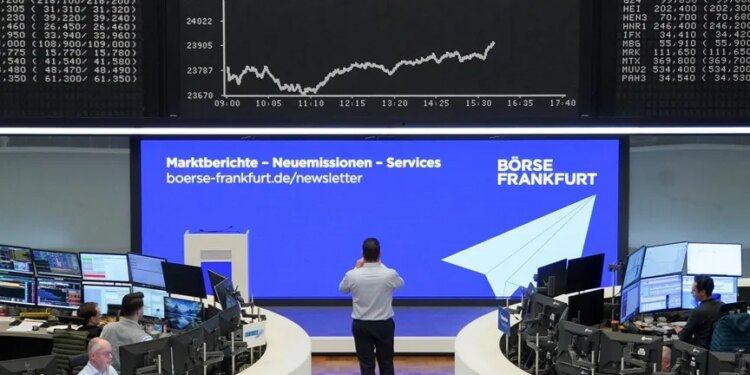 Bolsas da Europa fecham sem direção com petróleo em alta