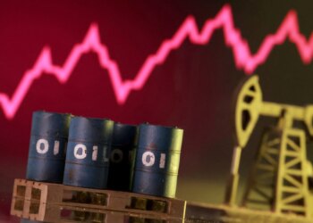 Petróleo fecha sem direção única, em sessão volátil diante de dúvidas sobre Ormuz