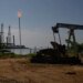Petróleo cai com sinais diplomáticos no Oriente Médio contendo pressão sobre oferta