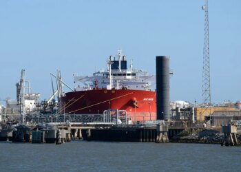 Petróleo cai e WTI fica abaixo dos US$ 100 com oferta da Arábia Saudita no radar
