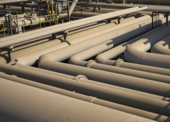 Arábia Saudita fecha oleoduto estratégico e amplia temor sobre oferta de petróleo