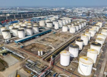 Petróleo sobe e futuros de ações dos EUA recuam após rejeição de oferta do Irã