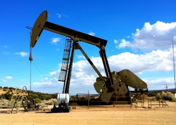 Petróleo fecha sem direção única diante de incertezas sobre oferta e rotas no Oriente Médio – Times Brasil
