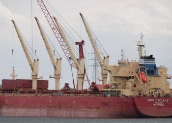 Petróleo fecha dia em queda após salto na véspera, mas sobe 9% na semana com Oriente Médio