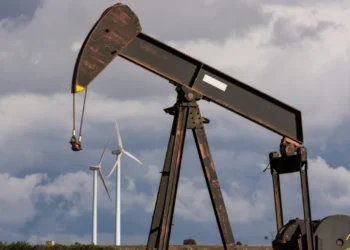 Petróleo sobe 6% e Brent passa de US$ 107 com tensão nos estreitos de Ormuz e Bab al-Mandeb – Times Brasil