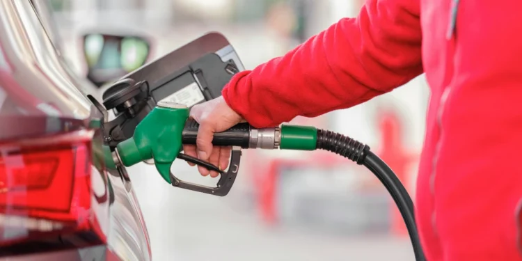 Com petróleo em US$ 100, governo deve assinar hoje isenção de tributos federais da gasolina – Times Brasil