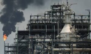 ROUBO DE PETRÓLEO EM OLEODUTO NA NIGÉRIA TERMINA COM UM INCIDENTE COM PELO MENOS 37 MORTOS