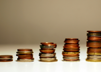 Taxas longas sobem em sessão de alta do petróleo e novas pesquisas eleitorais