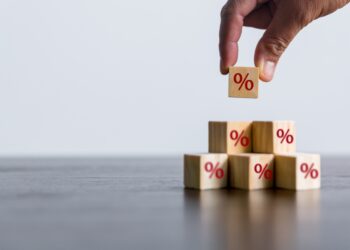 Juros futuros fecham abaixo de 14% de olho em eleições e petróleo – Money Times