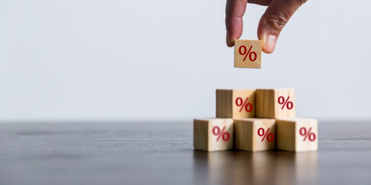 Juros futuros fecham abaixo de 14% de olho em eleições e petróleo – Money Times