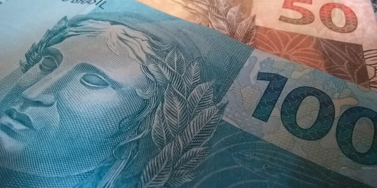 Taxas dos DIs sobem em dia de realização de lucros e petróleo acima de US$100